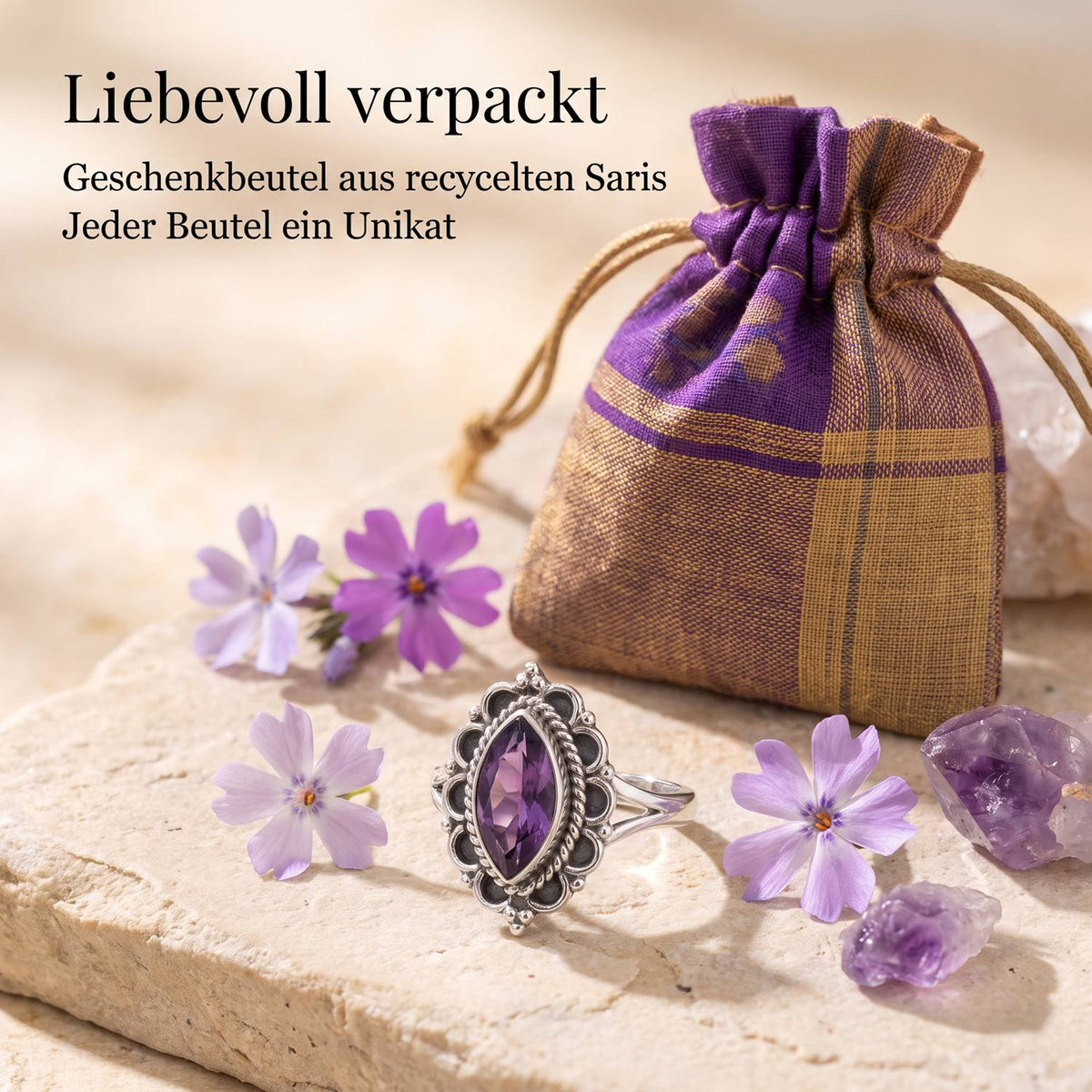 Silberring mit Amethyst und Geschenkbeutel aus recyceltem Sari