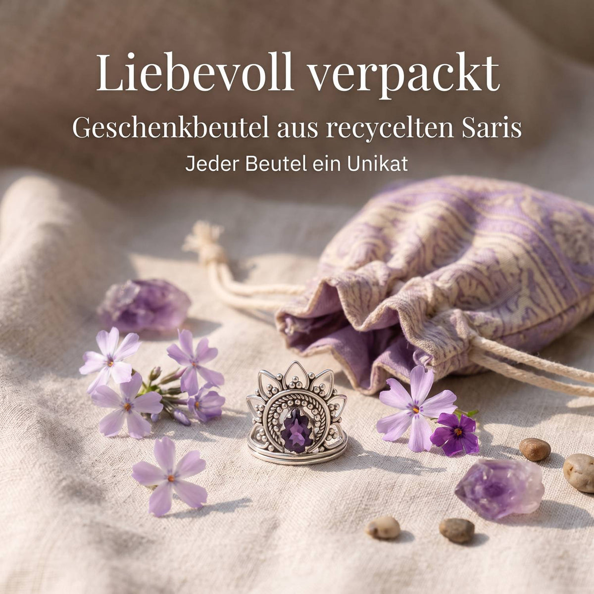 Silberring mit Amethyst und Geschenkbeutel aus recyceltem Sari