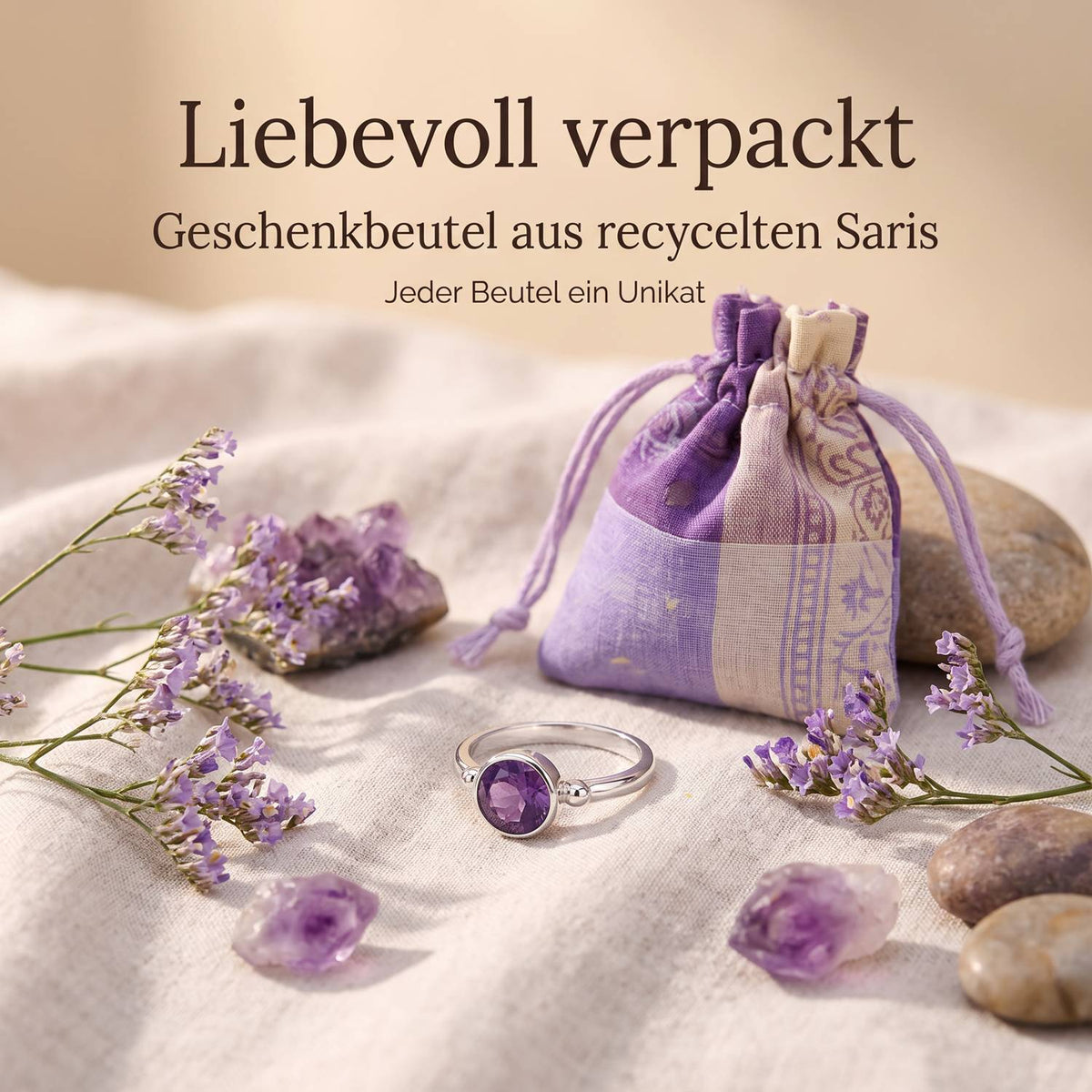 Silberring mit Amethyst und Geschenkbeutel aus recyceltem Sari