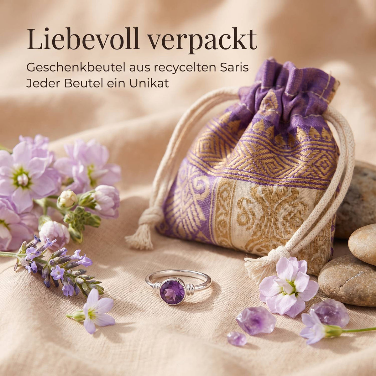 Silberring mit Amethyst und Geschenkbeutel aus recyceltem Sari