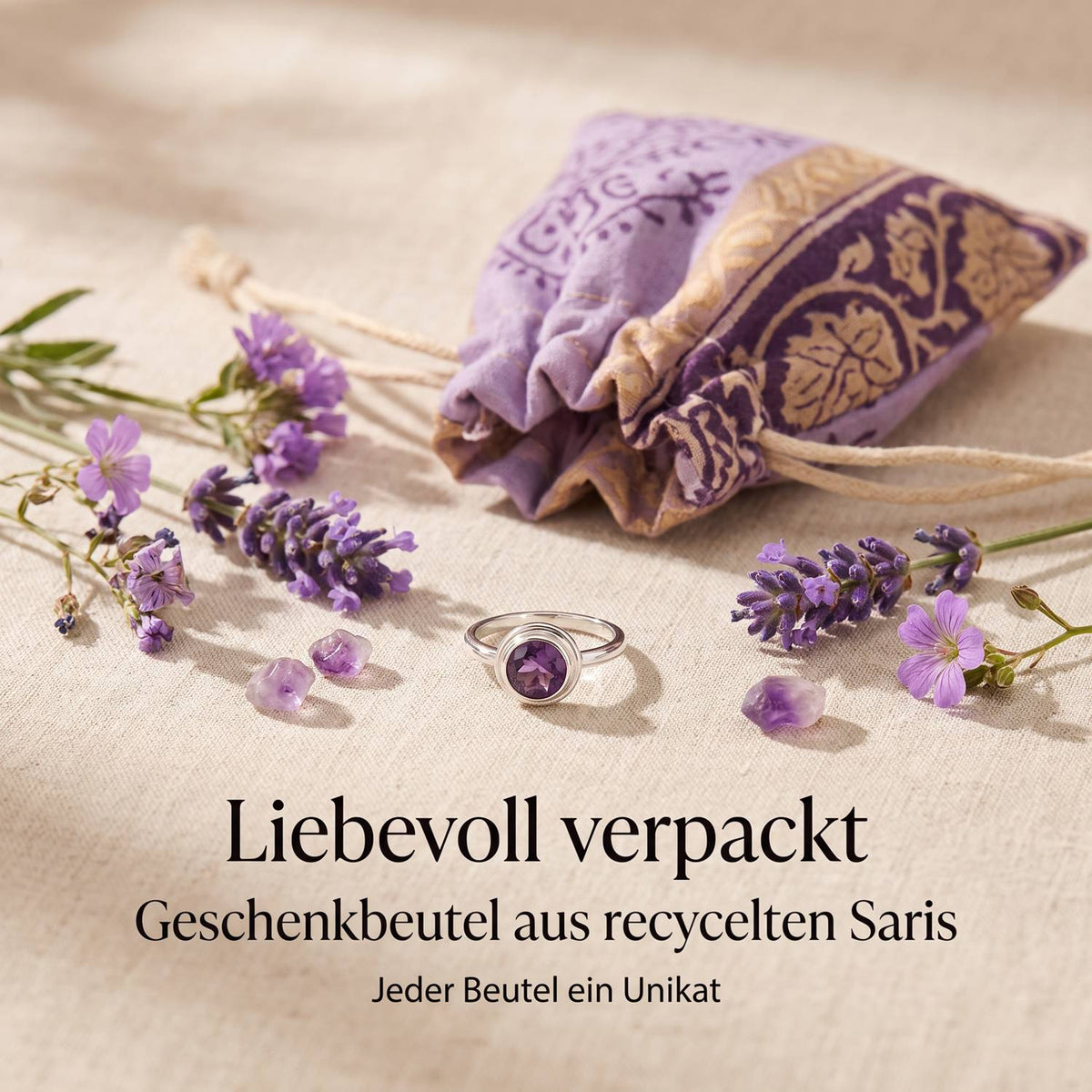Silberring mit Amethyst und Geschenkbeutel aus recyceltem Sari