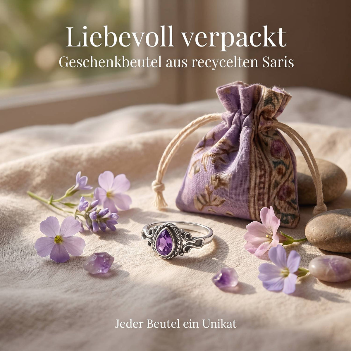Silberring mit Amethyst und Geschenkbeutel aus recyceltem Sari