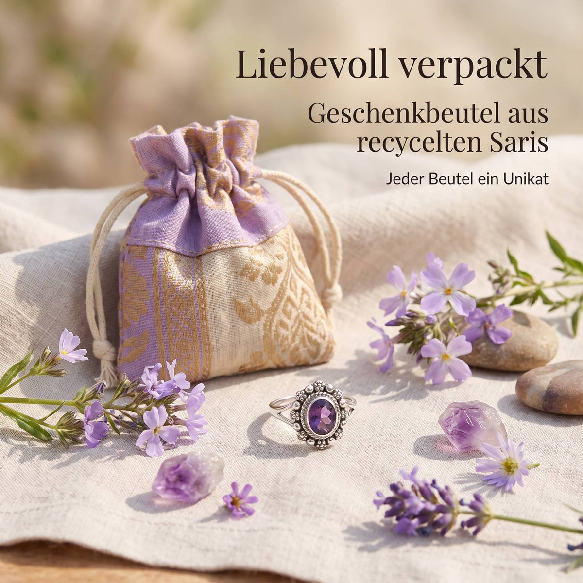 Silberring mit Amethyst und Geschenkbeutel aus recyceltem Sari