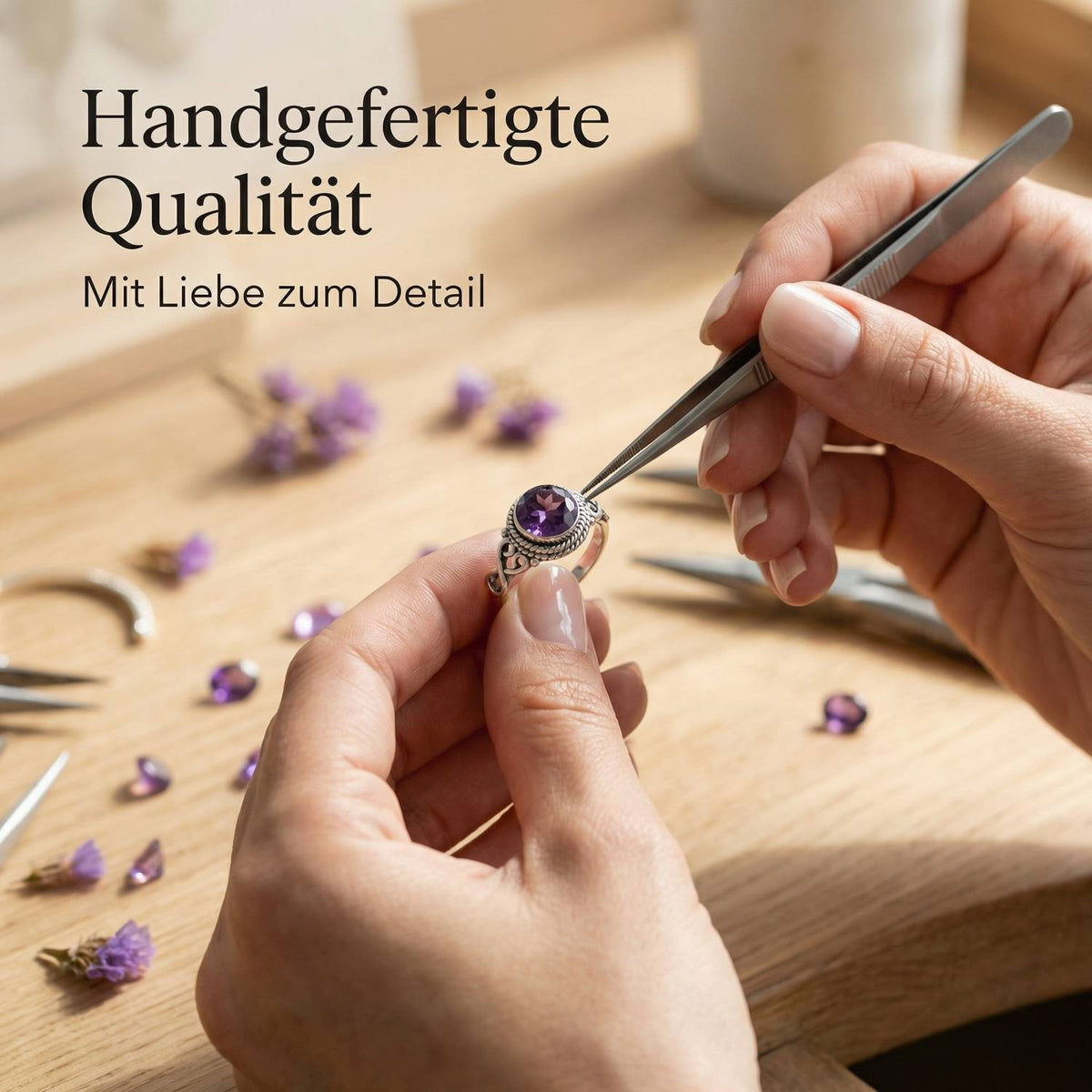 Handgefertigter Silberring mit Amethyst bei der Schmuckherstellung