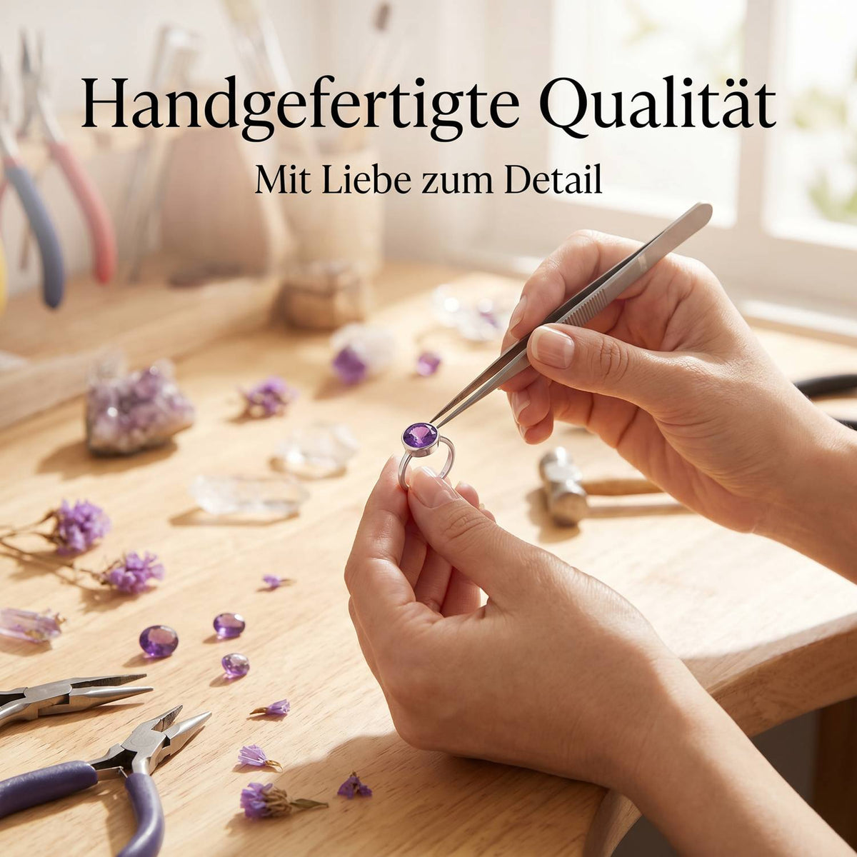 Handgefertigter Silberring mit Amethyst bei der Schmuckherstellung