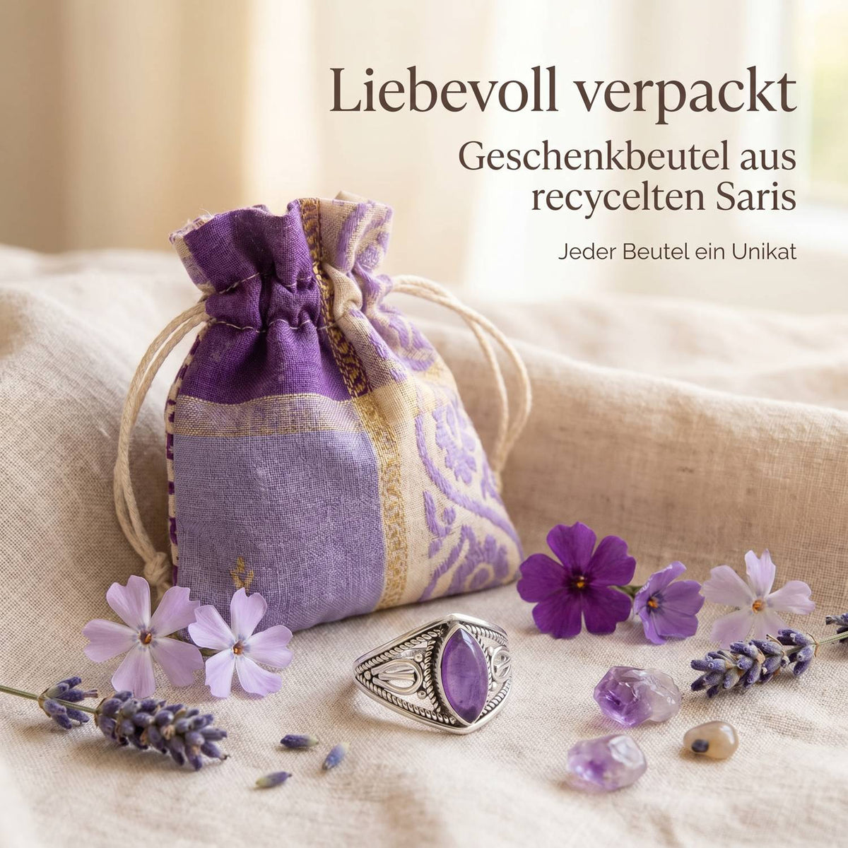 Silberring mit Amethyst und Geschenkbeutel aus recyceltem Sari