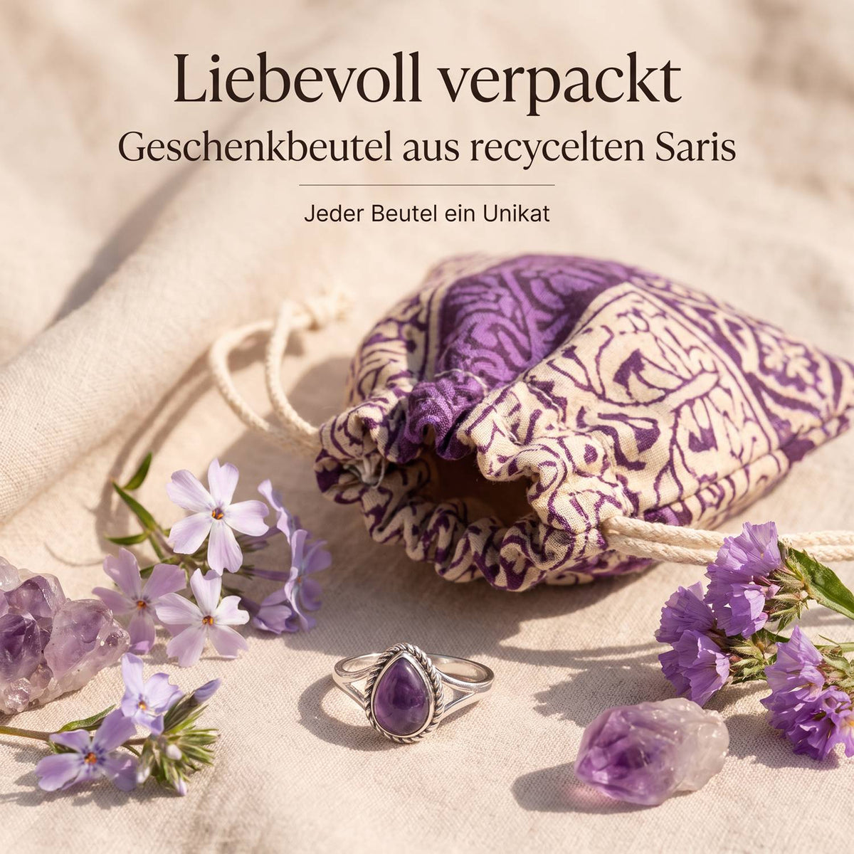 Silberring mit Amethyst und Geschenkbeutel aus recyceltem Sari