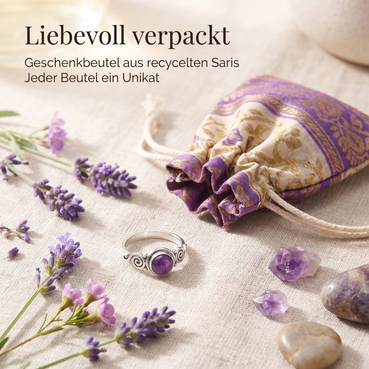Silberring mit Amethyst und Geschenkbeutel aus recyceltem Sari