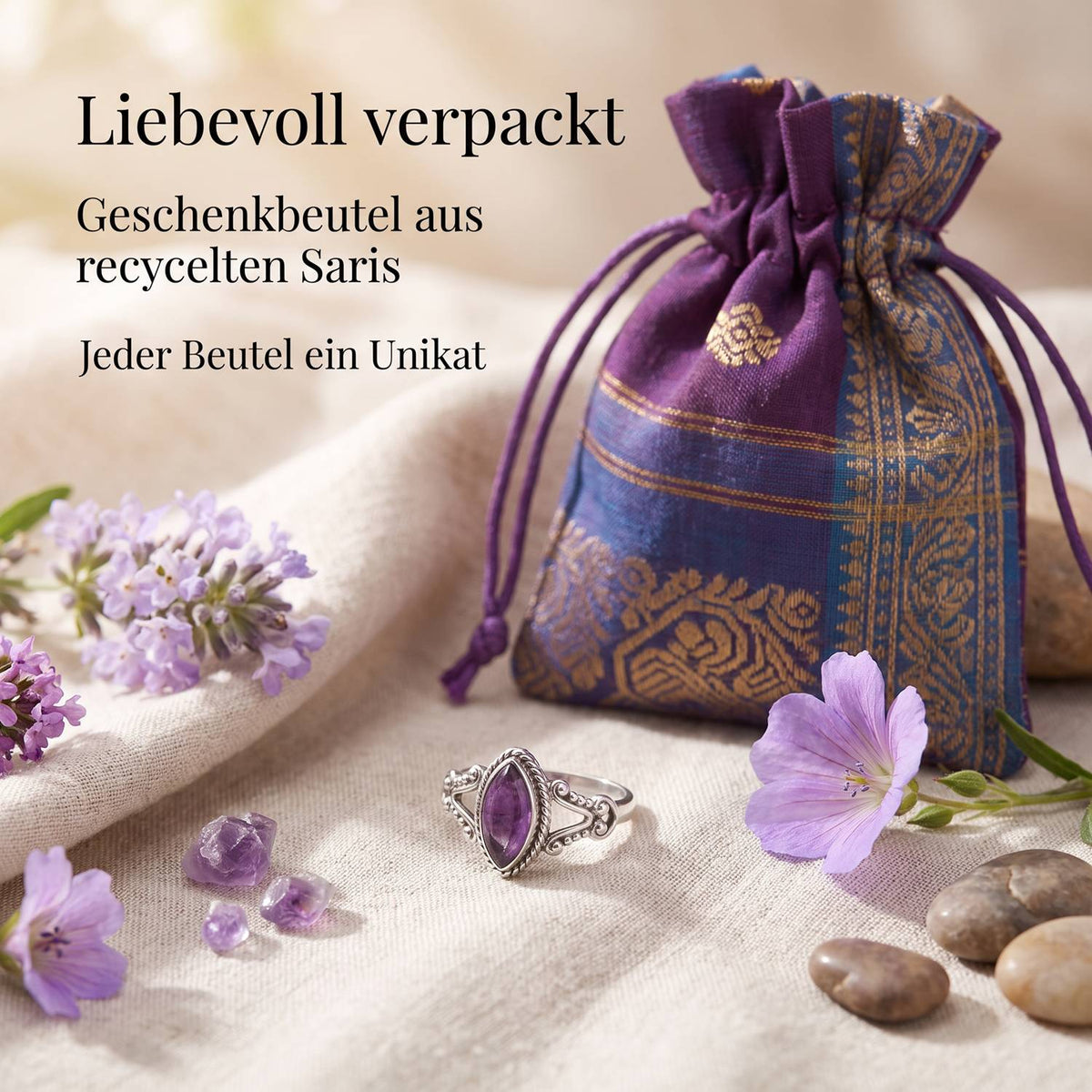 Silberring mit Amethyst und Geschenkbeutel aus recyceltem Sari