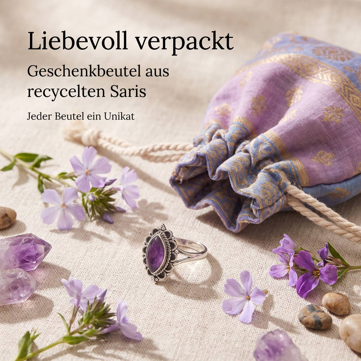 Silberring mit Amethyst und Geschenkbeutel aus recyceltem Sari