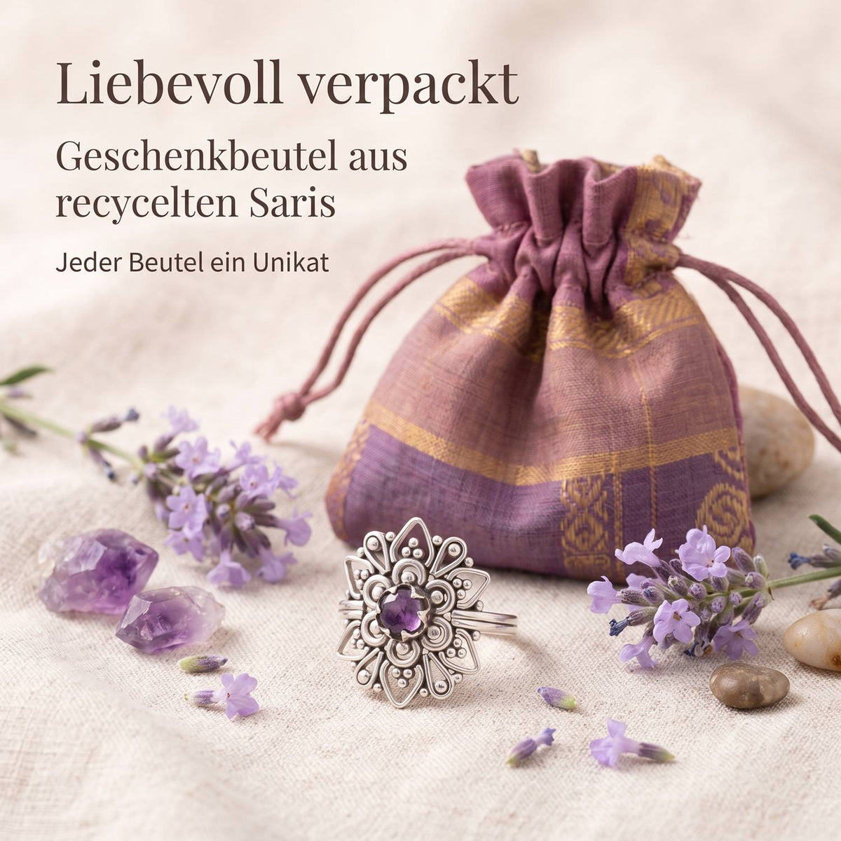 Silberring mit Amethyst und Geschenkbeutel aus recyceltem Sari