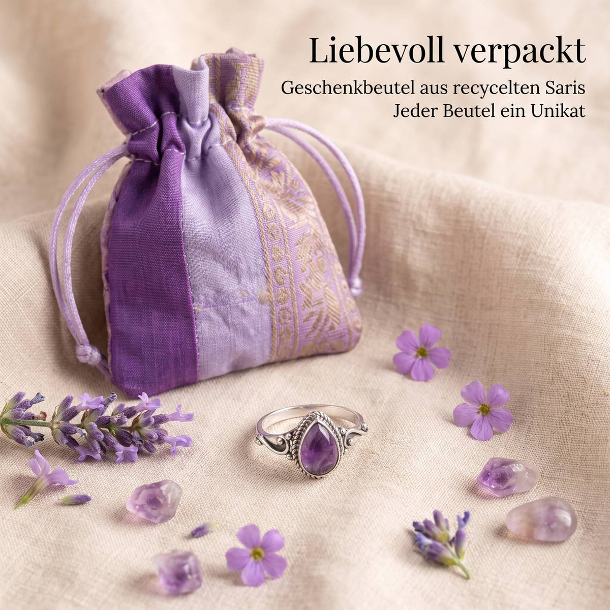 Silberring mit Amethyst und Geschenkbeutel aus recyceltem Sari