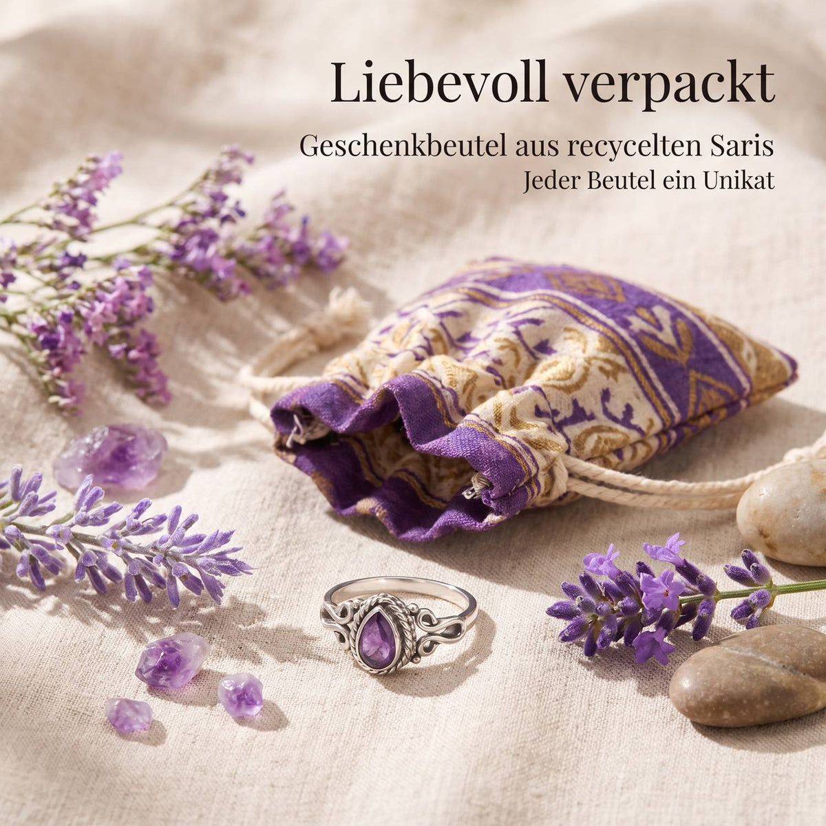 Silberring mit Amethyst und Geschenkbeutel aus recyceltem Sari