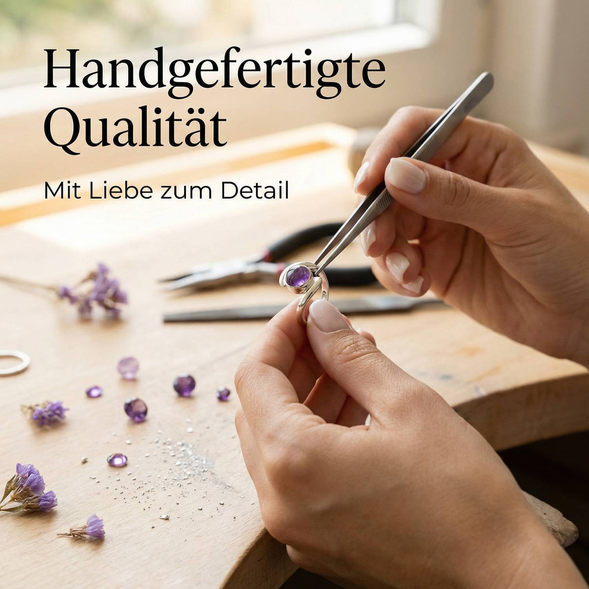Handgefertigter Silberring mit Amethyst bei der Schmuckherstellung