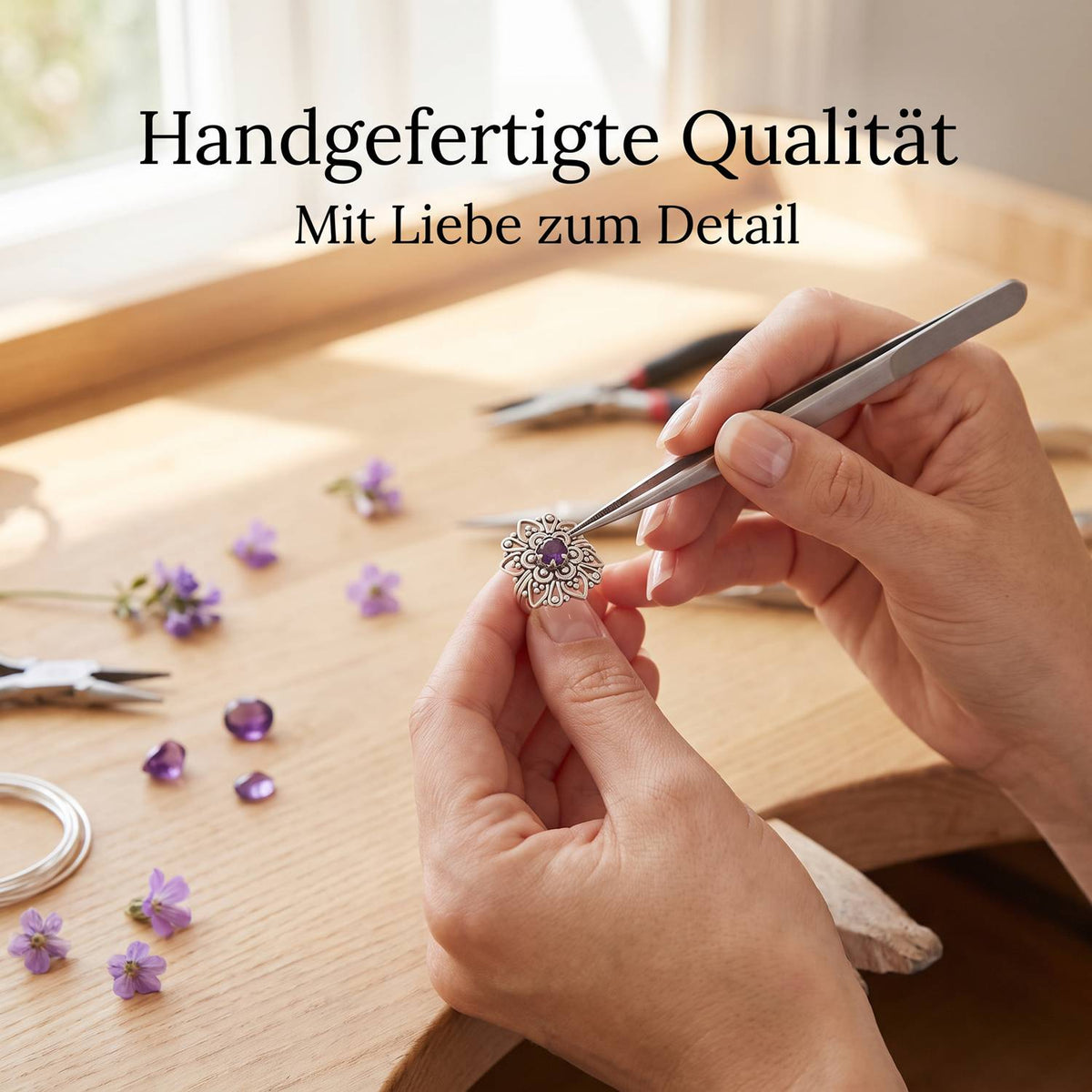 Handgefertigter Silberring mit Amethyst bei der Schmuckherstellung