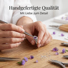 [KI] Handgefertigter Silberring mit Amethyst bei der Schmuckherstellung