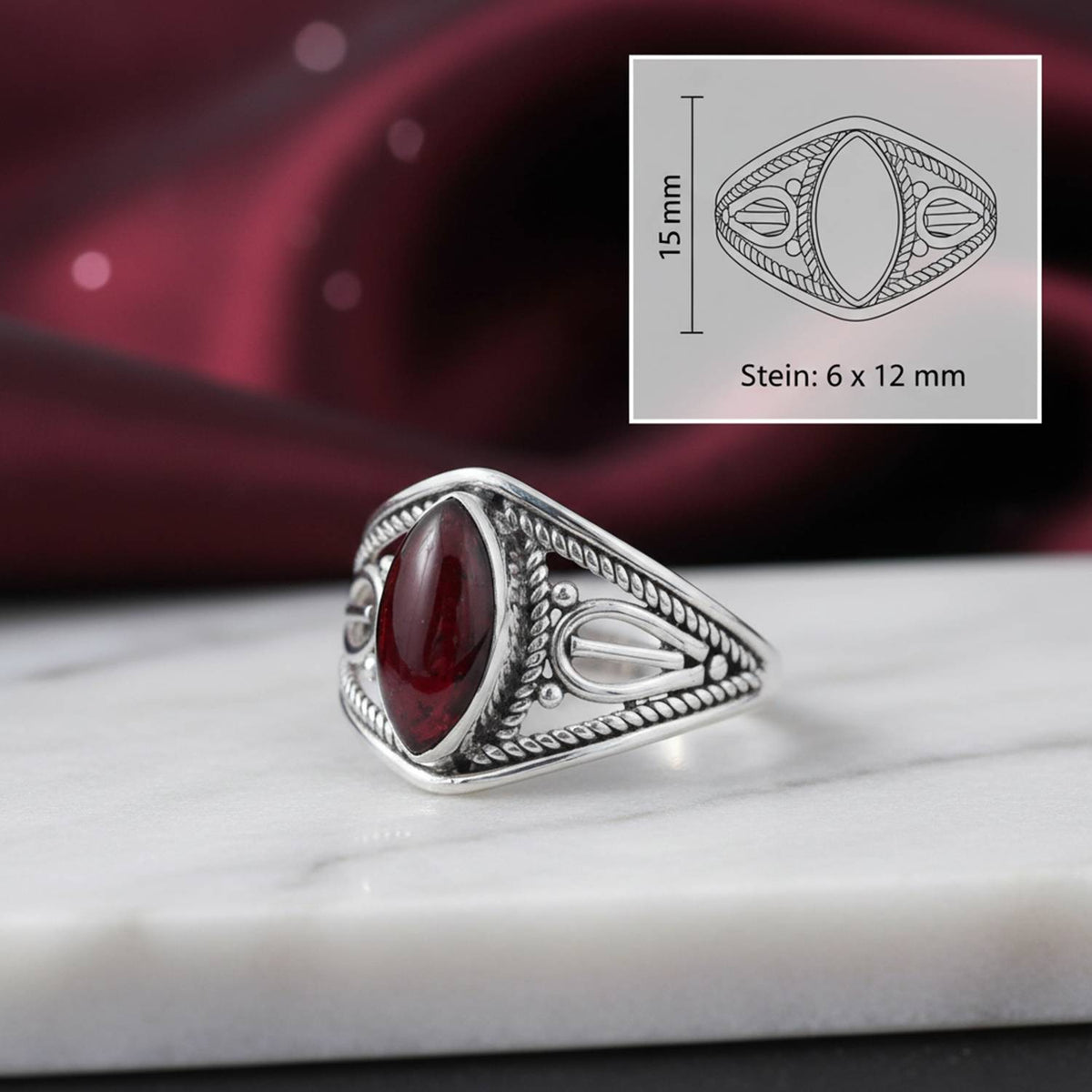 Granatring aus Silber mit Maßangaben zu Ring und Edelstein