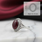 [KI] Granatring aus Silber mit Maßangaben zu Ring und Edelstein