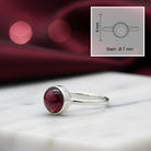 [KI] Granatring aus Silber mit Maßangaben zu Ring und Edelstein