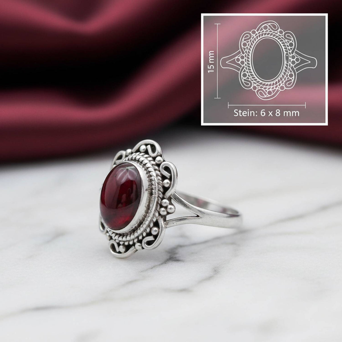 Granatring aus Silber mit Maßangaben zu Ring und Edelstein