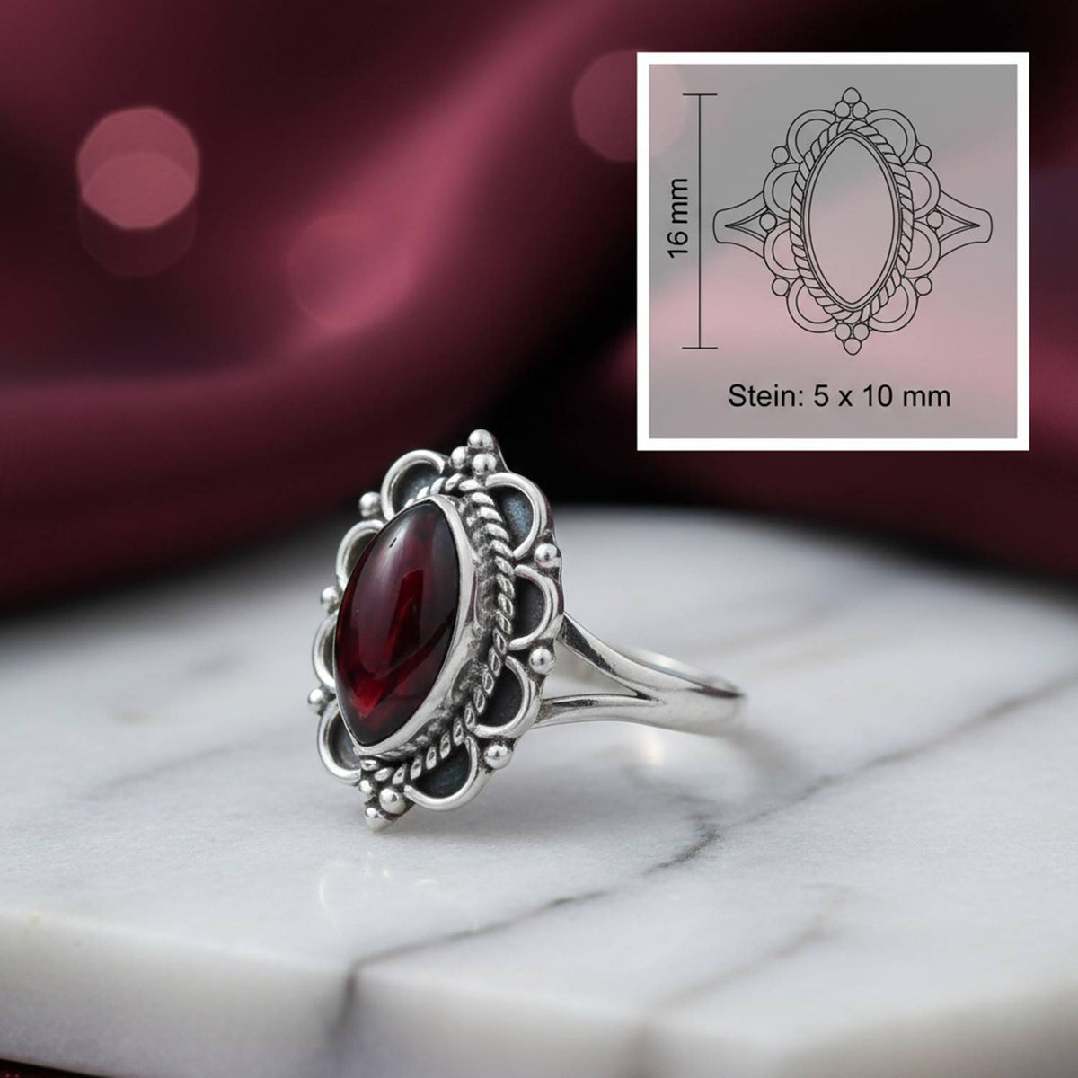 Granatring aus Silber mit Maßangaben zu Ring und Edelstein