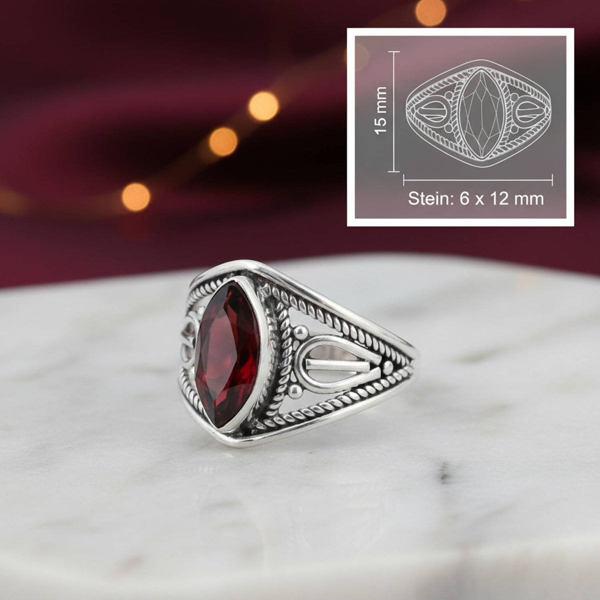 Granatring aus Silber mit Maßangaben zu Ring und Edelstein