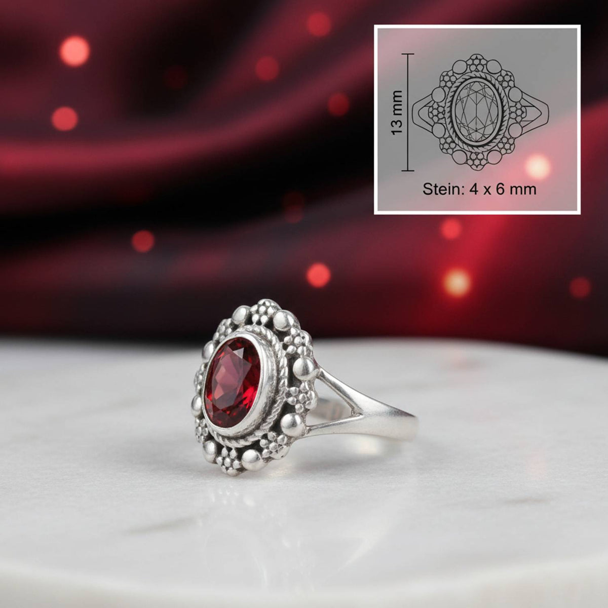 Granatring aus Silber mit Maßangaben zu Ring und Edelstein