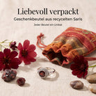 [KI] Silberring mit Granat und Geschenkbeutel aus recyceltem Sari