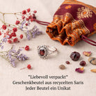 [KI] Silberring mit Granat und Geschenkbeutel aus recyceltem Sari