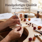 [KI] Handgefertigter Silberring mit Granat bei der Schmuckherstellung