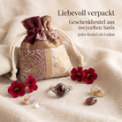 [KI] Silberring mit Granat und Geschenkbeutel aus recyceltem Sari
