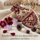 [KI] Silberring mit Granat und Geschenkbeutel aus recyceltem Sari