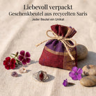 [KI] Silberring mit Granat und Geschenkbeutel aus recyceltem Sari