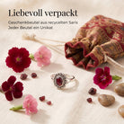 [KI] Silberring mit Granat und Geschenkbeutel aus recyceltem Sari
