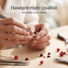 [KI] Handgefertigter Silberring mit Granat bei der Schmuckherstellung