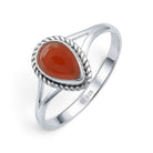[KI] Karneolring aus Silber auf weißem Hintergrund