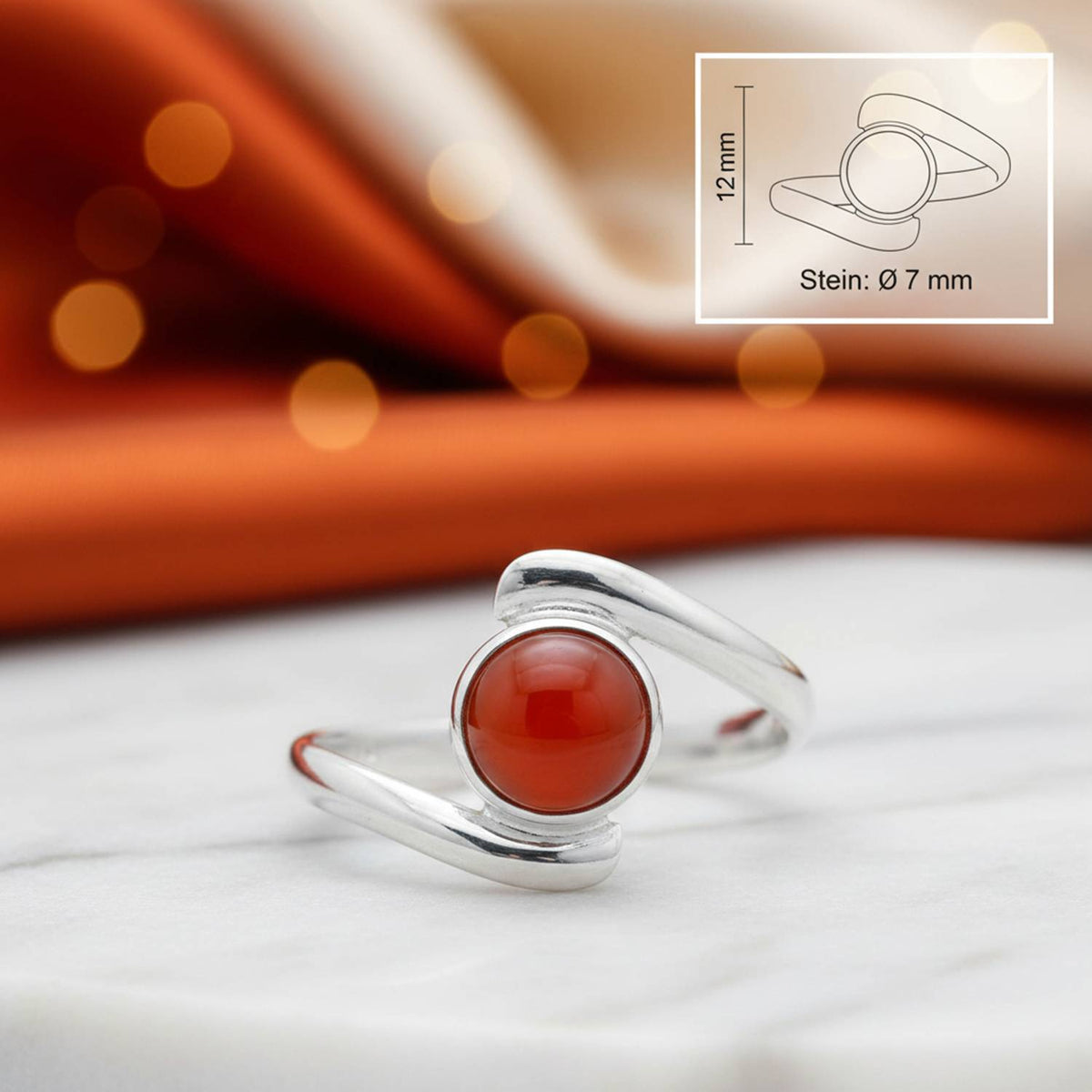 Karneolring aus Silber mit Maßangaben zu Ring und Edelstein