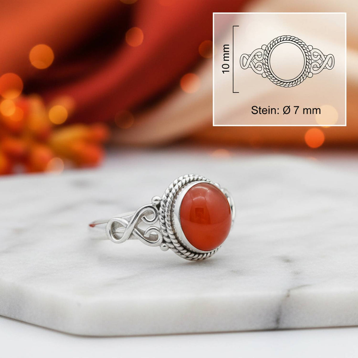 Karneolring aus Silber mit Maßangaben zu Ring und Edelstein
