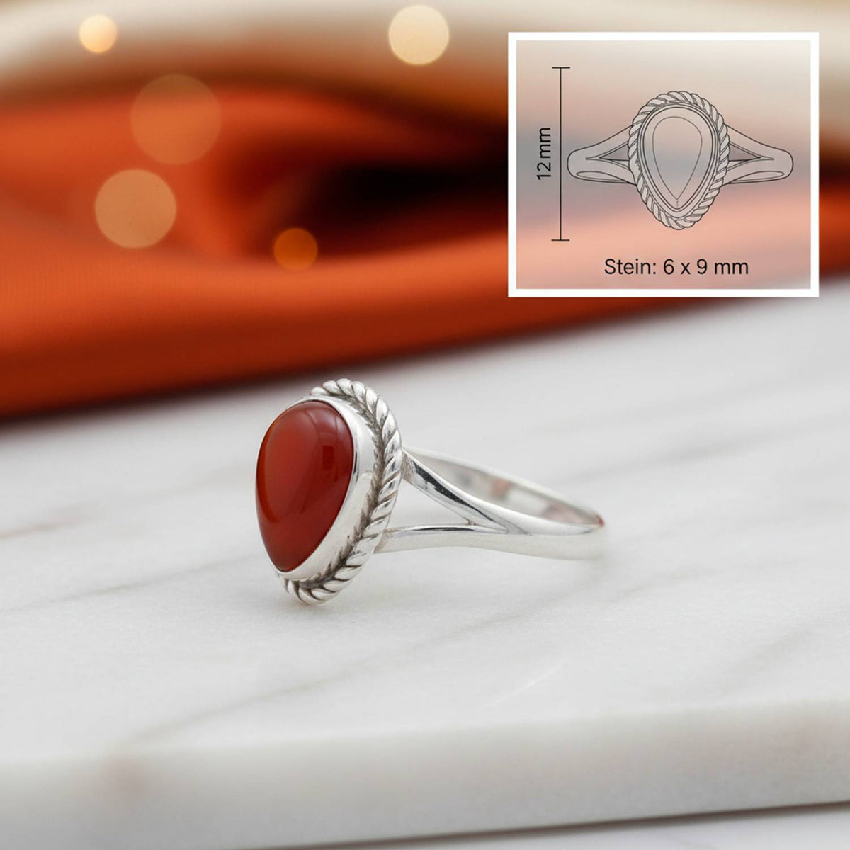 Karneolring aus Silber mit Maßangaben zu Ring und Edelstein