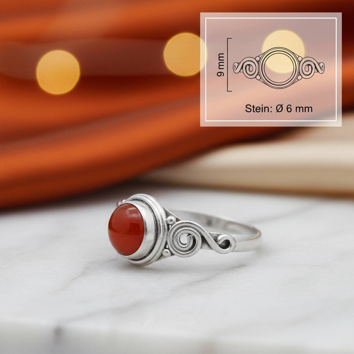 Karneolring aus Silber mit Maßangaben zu Ring und Edelstein