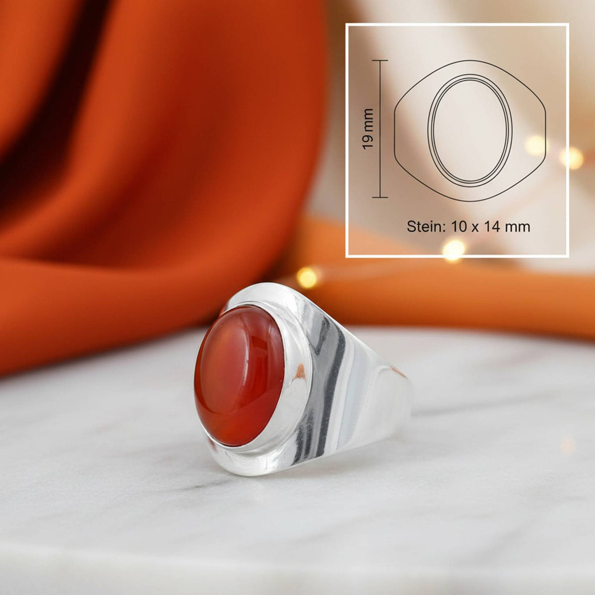 Karneolring aus Silber mit Maßangaben zu Ring und Edelstein