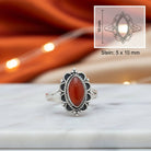[KI] Karneolring aus Silber mit Maßangaben zu Ring und Edelstein