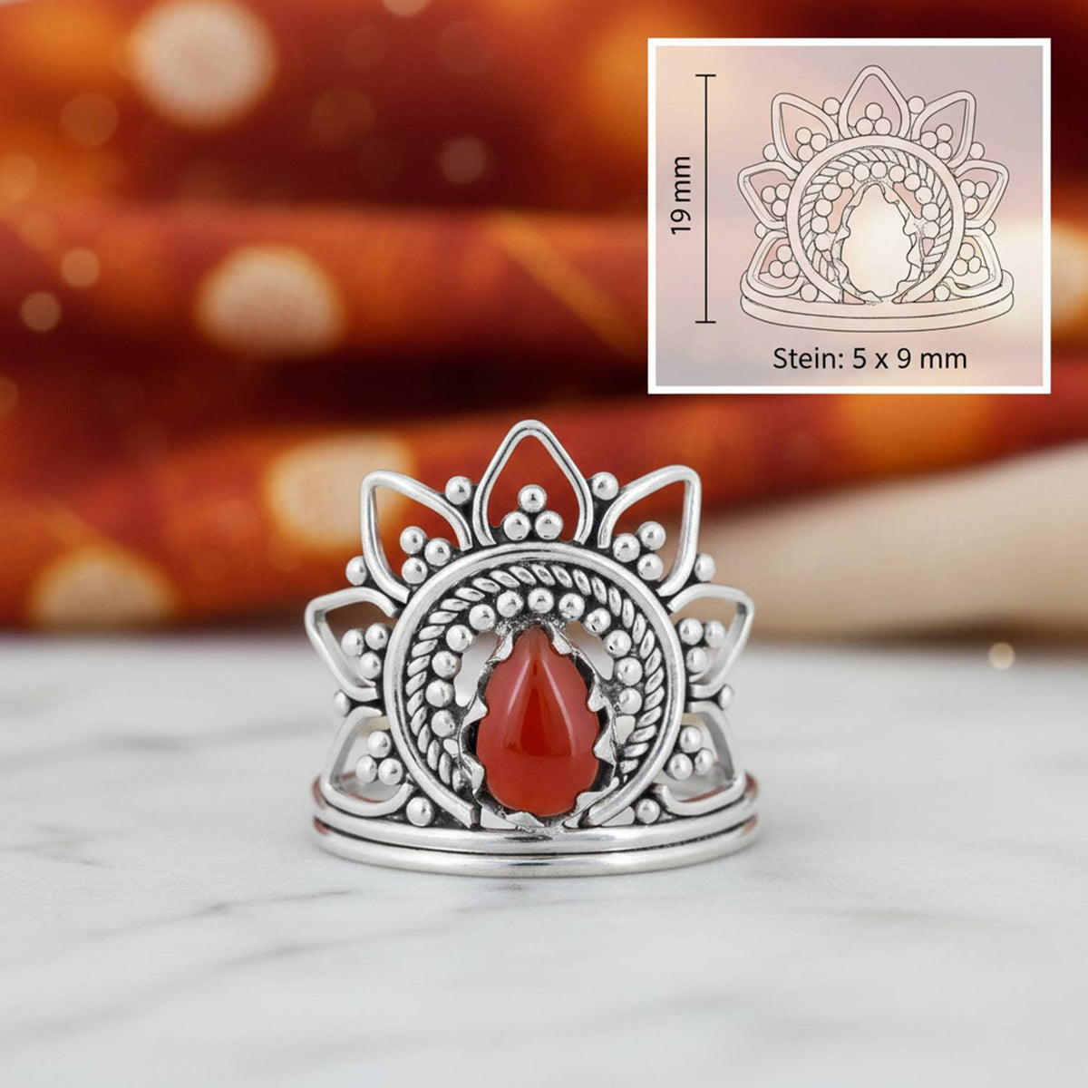 Karneolring aus Silber mit Maßangaben zu Ring und Edelstein