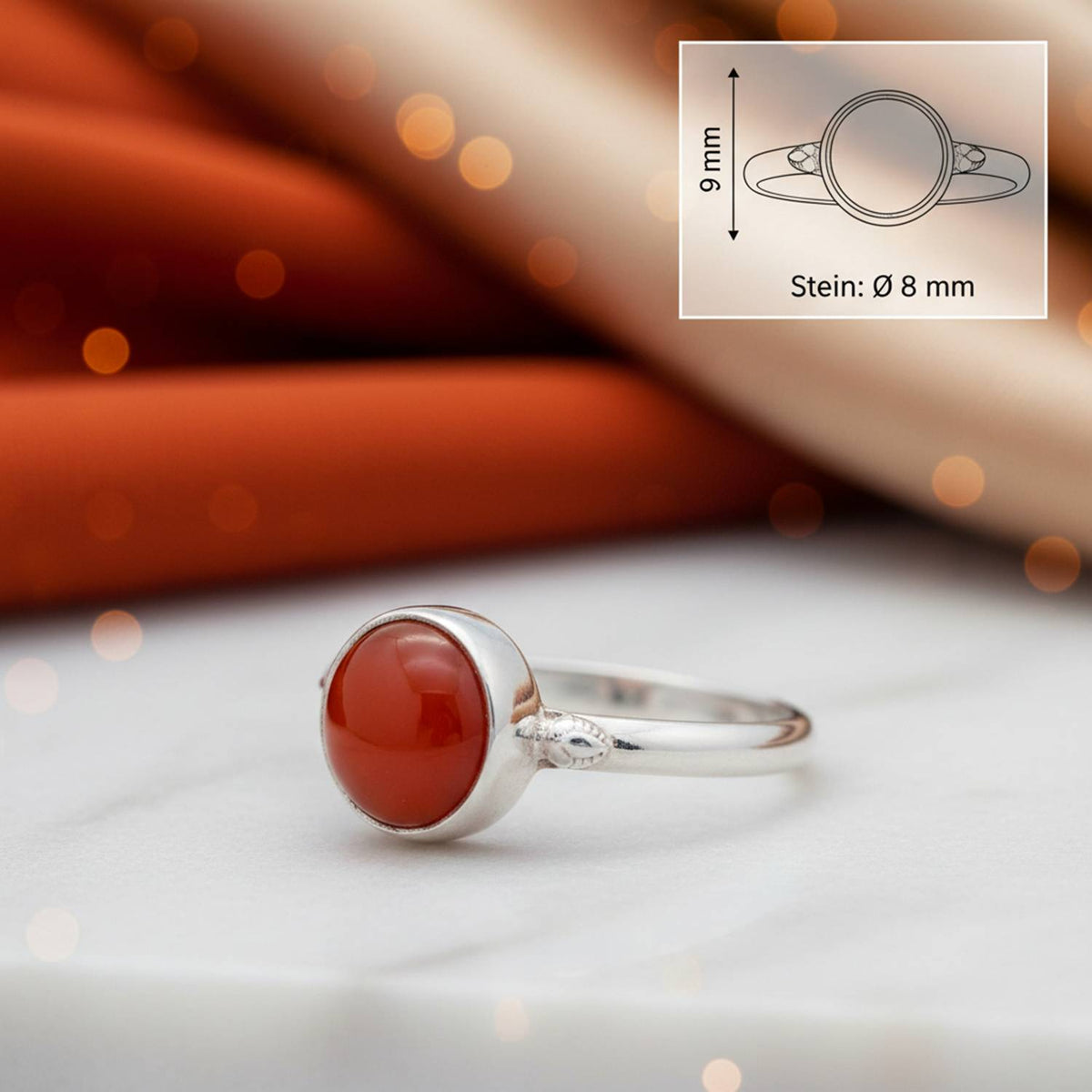 Karneolring aus Silber mit Maßangaben zu Ring und Edelstein