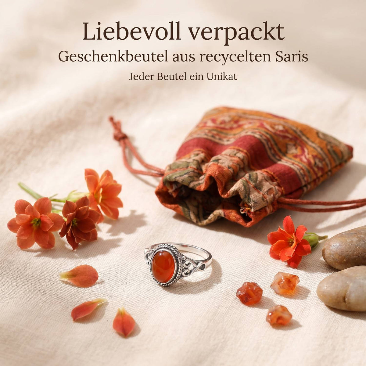 Silberring mit Karneol und Geschenkbeutel aus recyceltem Sari