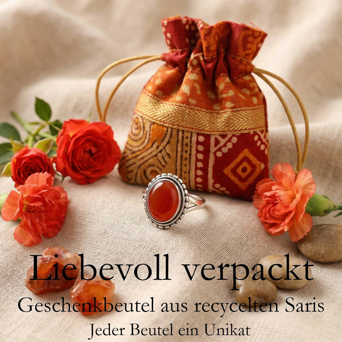 Silberring mit Karneol und Geschenkbeutel aus recyceltem Sari