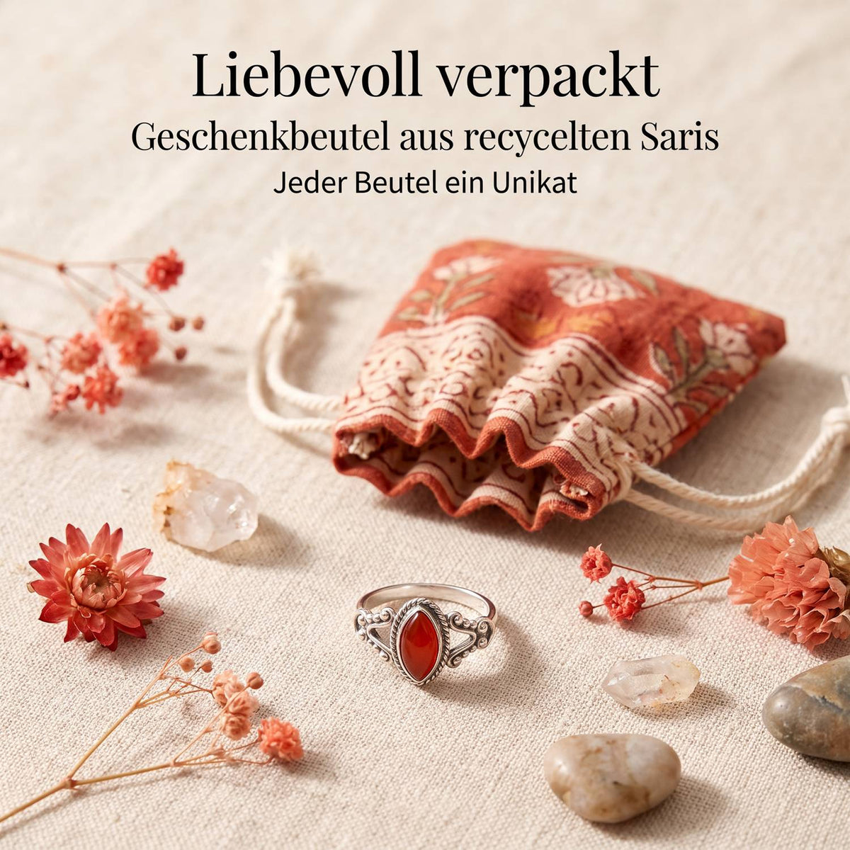 Silberring mit Karneol und Geschenkbeutel aus recyceltem Sari
