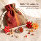 [KI] Silberring mit Karneol und Geschenkbeutel aus recyceltem Sari