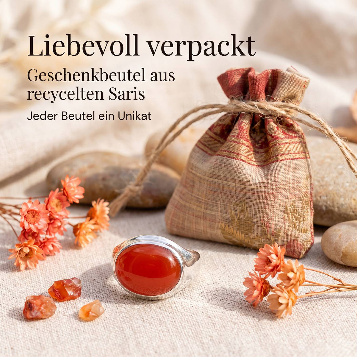 Silberring mit Karneol und Geschenkbeutel aus recyceltem Sari