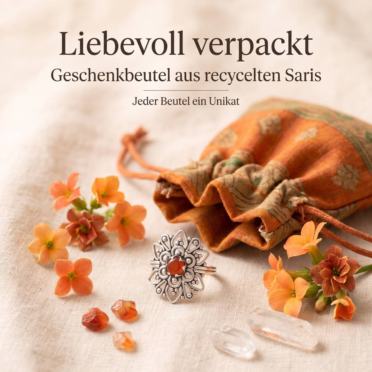 Silberring mit Karneol und Geschenkbeutel aus recyceltem Sari